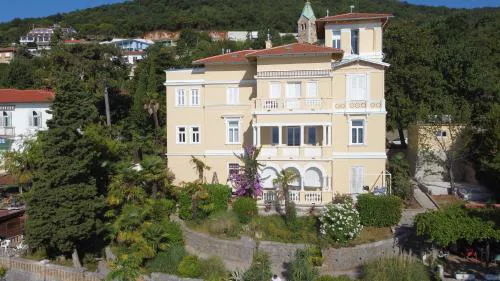 Opulence luxury spa suite - private access to beach in Opatija