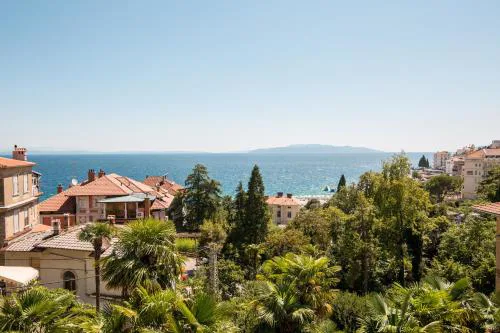 Penthouse And Piano Nobile PRKG WiFi Garden Near Beach Away From Roads
