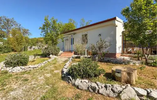 2 Bedroom Lovely Home In Drazice