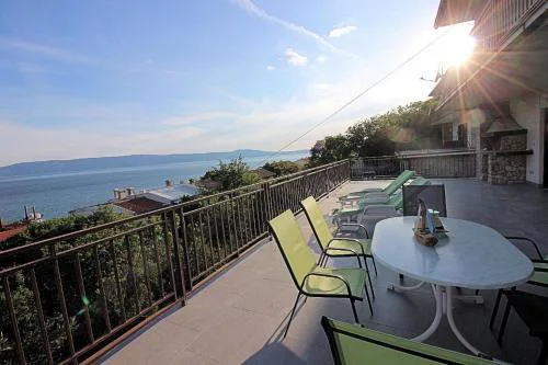 Wunderschönes Ferienhaus in Povile mit Garten, Terrasse und Grill und Meerblick