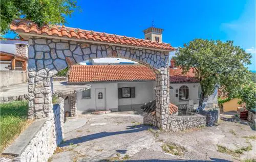 Three-Bedroom Holiday Home In Praputnjak