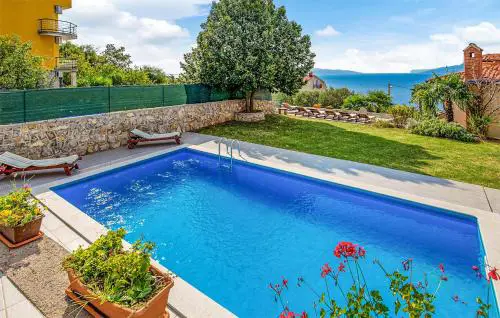 2 Bedroom Lovely Apartment In Rijeka
