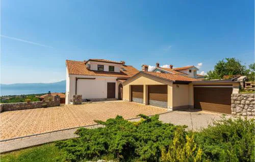 2 Bedroom Stunning Apartment In Rijeka