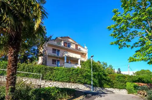 Apartment Visnja