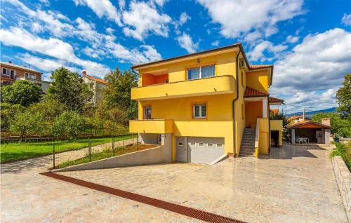 Awesome Apartment In Cernik With Wifi