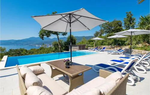 Beautiful Apartment In Rijeka With Wifi
