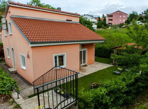 Elegant Holiday Home with Private Gym and Roof Terrace