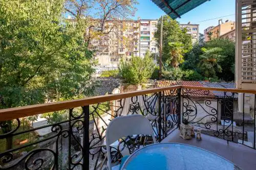 Julia apartments