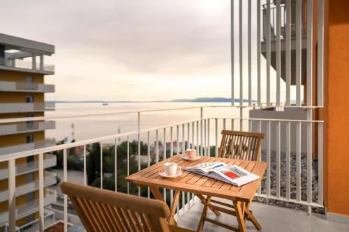 Mannequin: Sea view, private parking in the garage