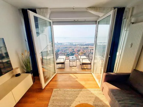 Sunflower Sky Apartment