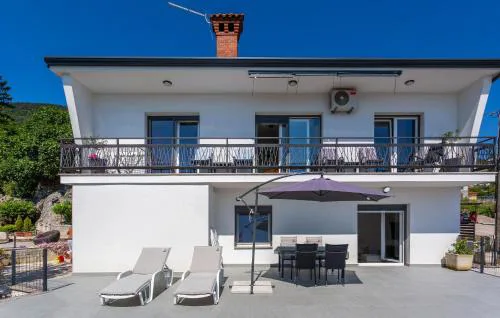 2 Bedroom Lovely Apartment In Rukavac