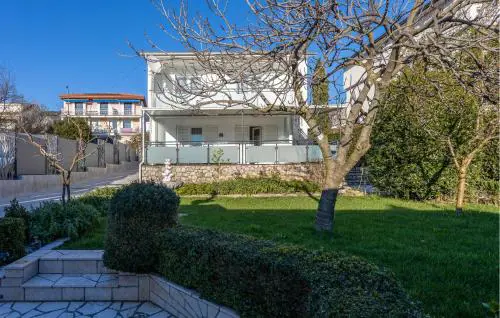 2 Bedroom Awesome Apartment In Selce