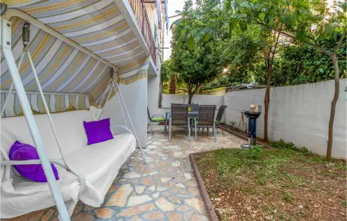 2 Bedroom Stunning Apartment In Selce