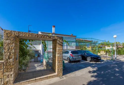 Apartments and Rooms Dotli