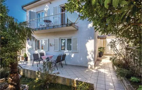 Gorgeous Home In Selce With Wifi