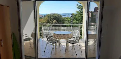 Helle Wohnung In Selce Mit Terrasse