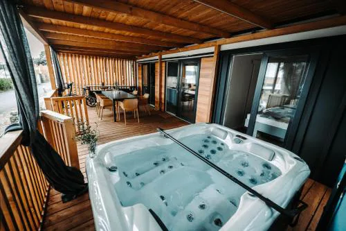 SEA HOUSE pool & jacuzzi - PRIVILEGE POINT camping & villas