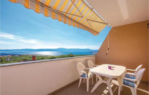 1 Bedroom Lovely Apartment In Smrika