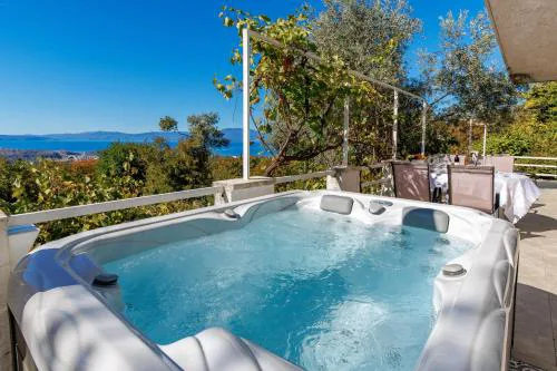 Apartment Paris with jacuzzi and sea view