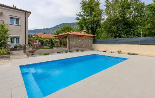2 Bedroom Awesome Apartment In Tribalj