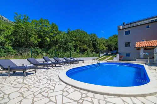 Atemberaubende Villa mit Whirlpool, Privatpool, Aussendusche, Fitnessraum, Waschmaschine