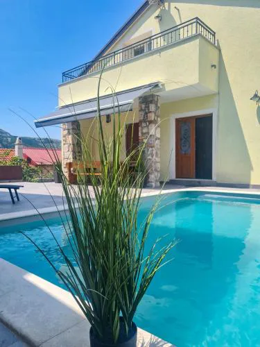 Villa Natura with swimming pool, jacuzzi and sauna