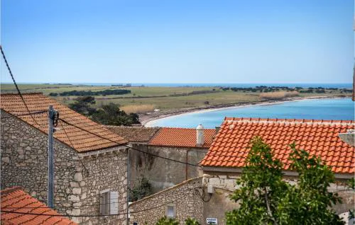 Stunning Home In Unije With Wifi