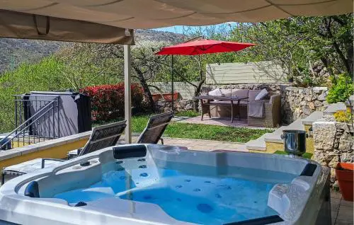 Cozy Home In Veli Dol With Jacuzzi