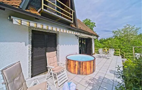 Cozy Home In Donji Zvecaj With Kitchen
