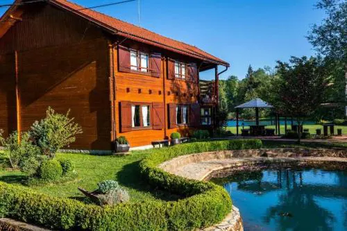 Apartments with parking space Donji Zvecaj, Karlovac - 22080