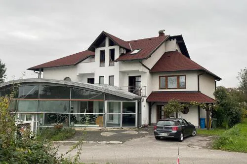 Apartments with parking space Karlovac - 22056