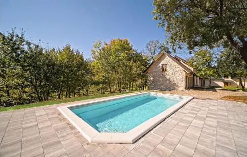 Nice Home In Licka Jesenica With Sauna
