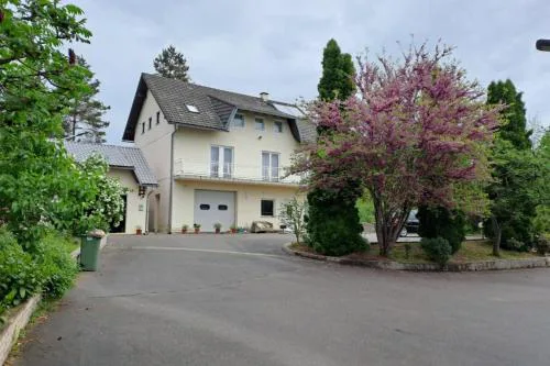 Apartments with parking space Donji Cerovac, Plitvice - 24434