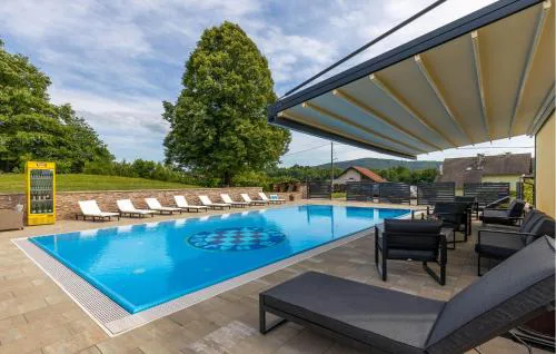 Gorgeous Home In Slunj With Kitchen
