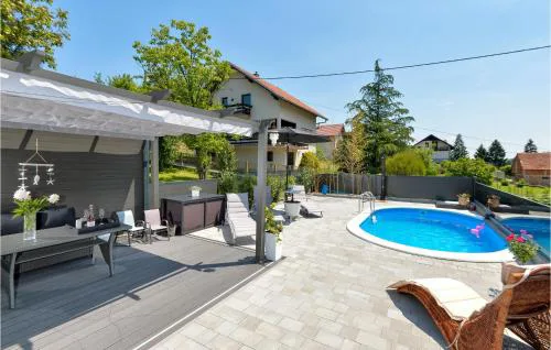 Gorgeous Home In Cresnjevec, Tuhelj