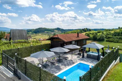 Holiday House Dora - Nice home with nice forest view and Outdoor swimming pool, Whirlpool-Jacuzzi, Sauna, 2 bedrooms and WiFi