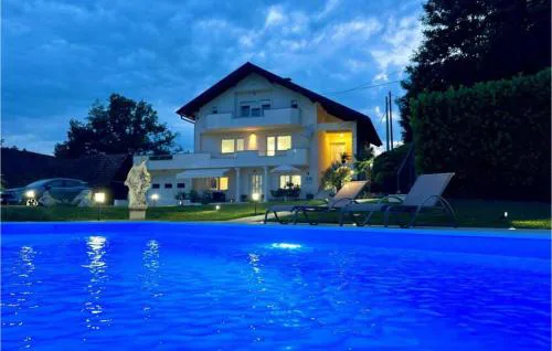 Amazing Apartment In Pologi