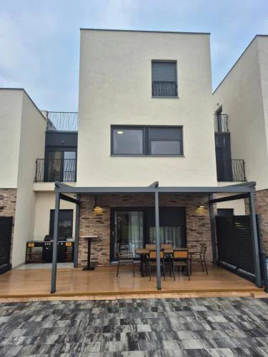 House AGAPE near Zagreb with rooftop jacuzzi
