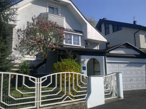Apartment & Rooms Miboti
