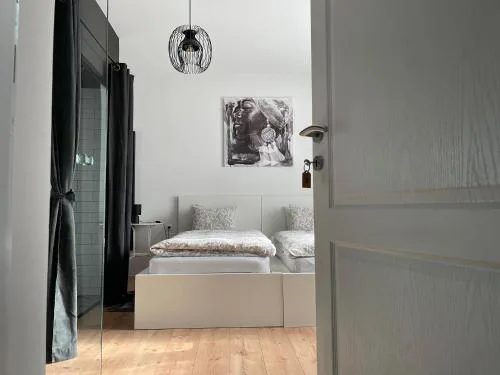 4 STARS ROOMS Near Airport