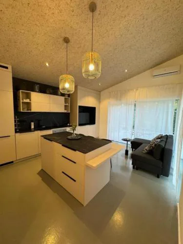 Oasis Airport Apartments and Rooms