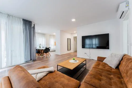 Flex SelfCheckIns 100 - Zagreb - 2 Bedrooms - Parking - Loggia