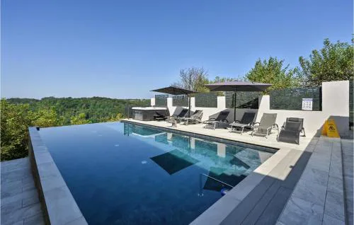 Stunning Home In Donja Poljana