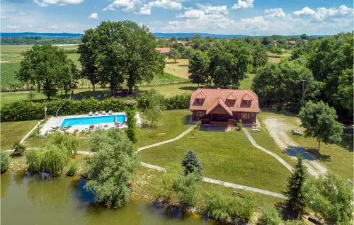 Beautiful Home In Mala Ludina With Wifi