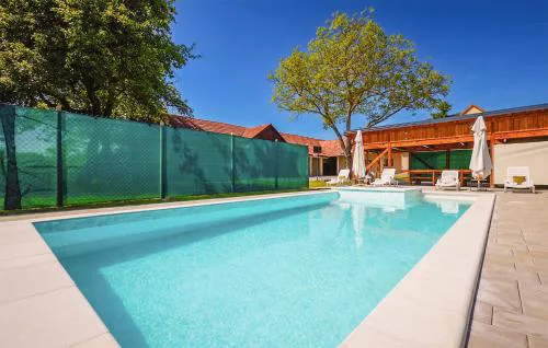 Stunning Home In Ivanska