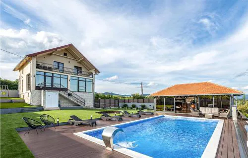 Beautiful Home In Velika