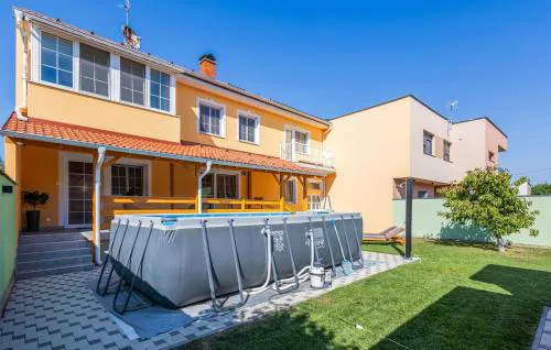 Stunning Apartment In Visnjevac With Sauna