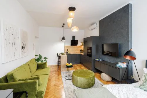 New Green Studio Apartment near Tvrđa