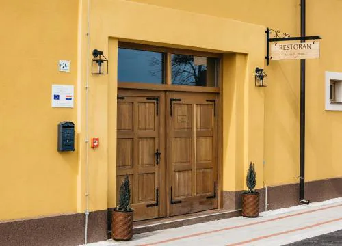 Pansion Mihića dvori