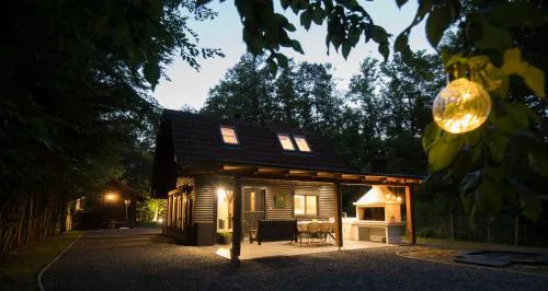 Forest Cabin Nest-Family Retreat for 7 with Sauna & Hot tub